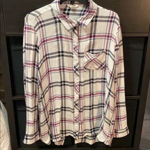 Plaid Button down blouse with back slit (see pics)
